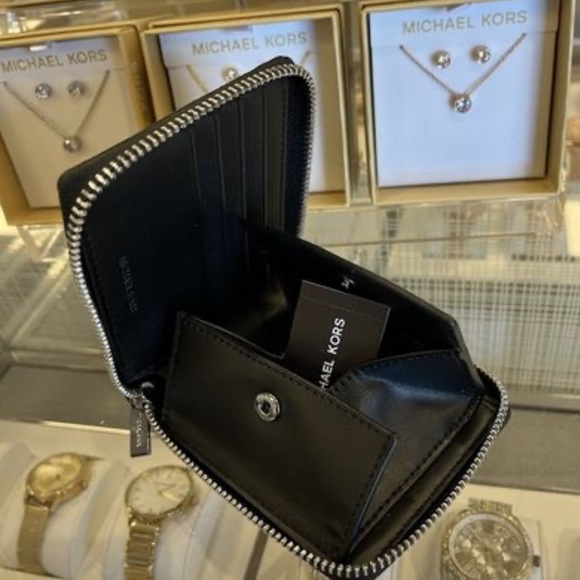 NWT COOPER 362LCOF3B HEMP/BROWN
BILLFOLD W ZIP ON POCKET $158 - Picture 6 of 6